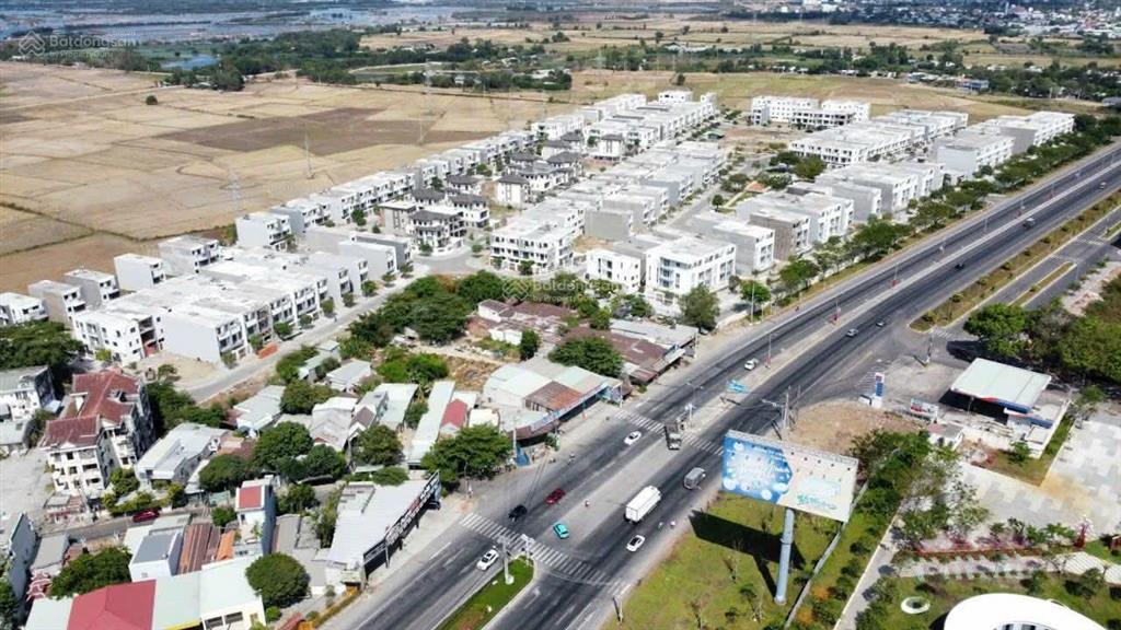 Bán nhà 4 tầng 323m2 kích thước 6x20m mặt tiền đường 15m ngay công viên khu cao cấp baria city gate