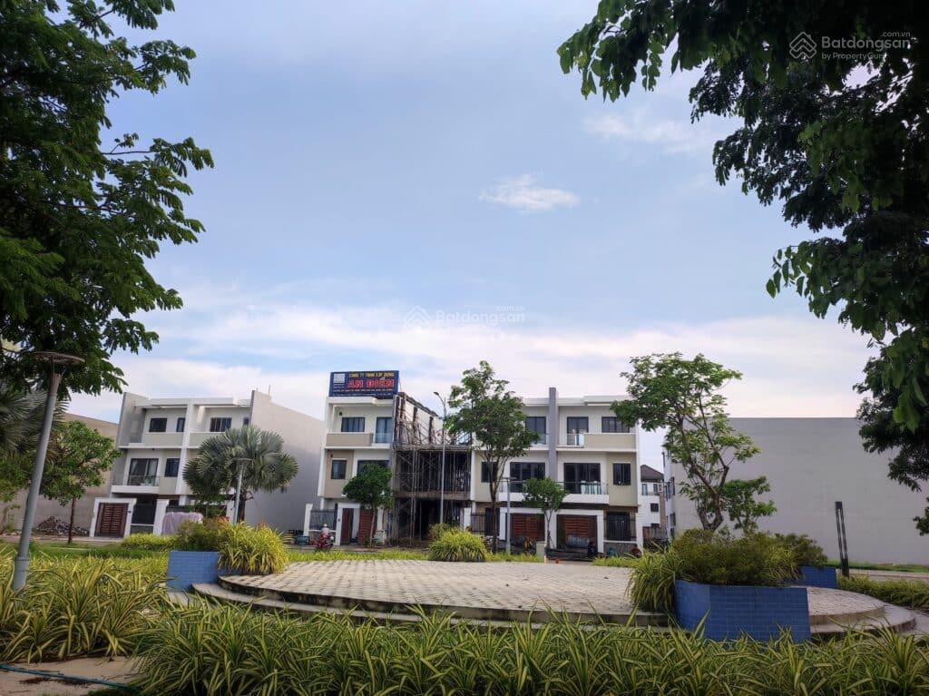 Bán nhà 4 tầng 323m2 kích thước 6x20m mặt tiền đường 15m ngay công viên khu cao cấp baria city gate