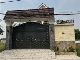 Bán nhà mặt tiền đường lớn huyện bình chánh giá tốt chỉ 10.5 tỷ hỗ trợ vay nh 70%