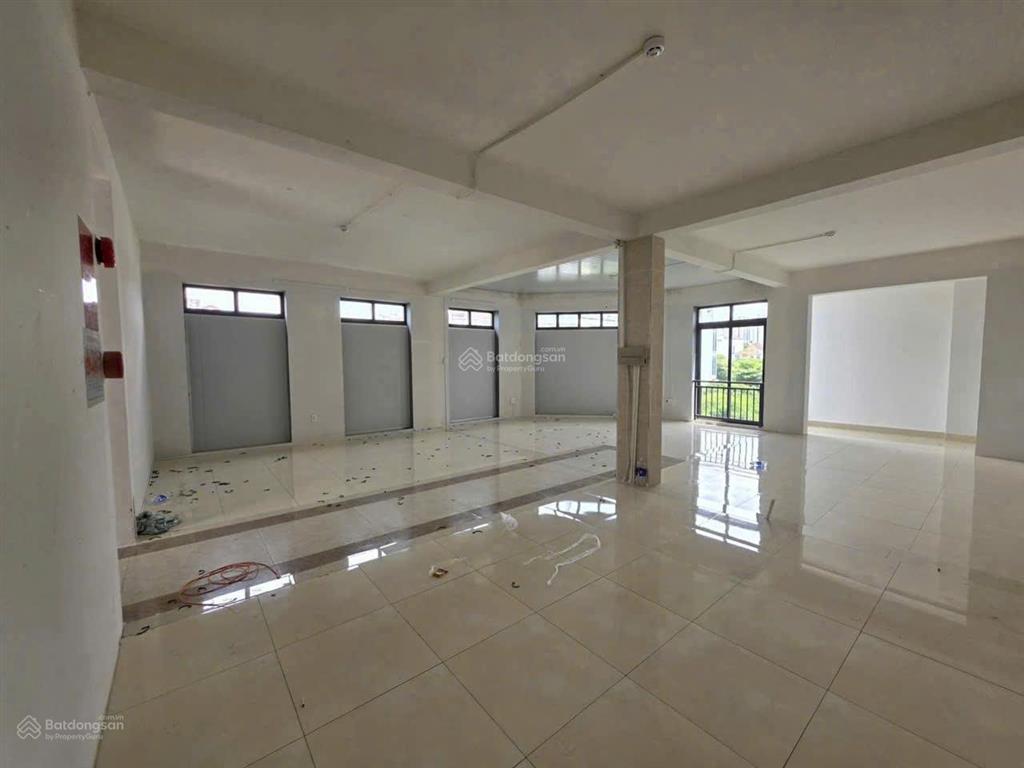 Cần cho thuê biệt thự đẹp khu trung sơn, có thang máy, gần bờ sông cv, giá 50tr  0931 017 ***