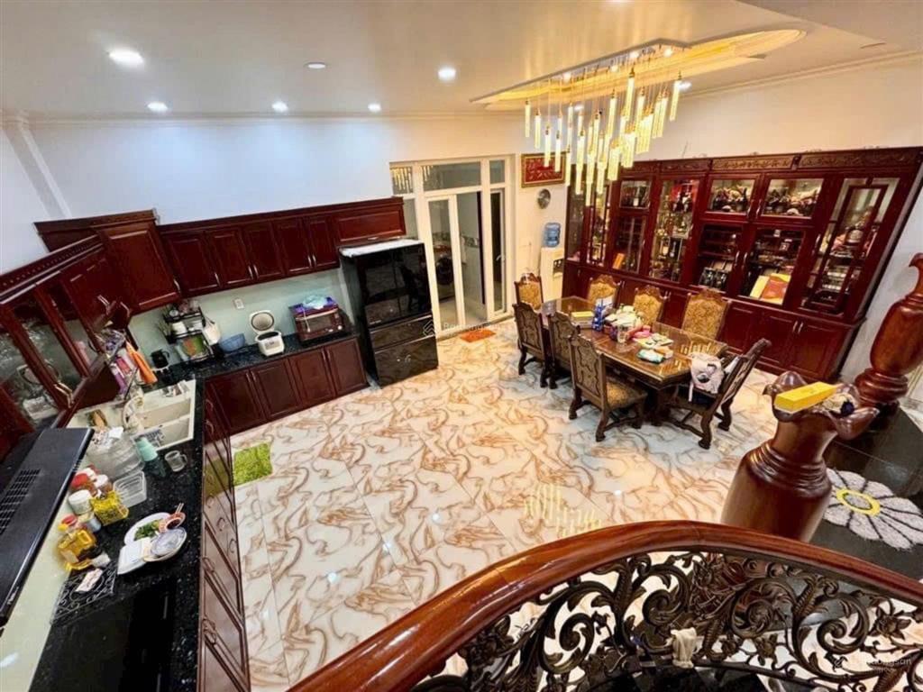 Bán căn biệt thự kdc 6b đại phúc green villas, dt 220m2 hầm trệt, 2 lầu áp mái sh, giá 33 tỷ tl