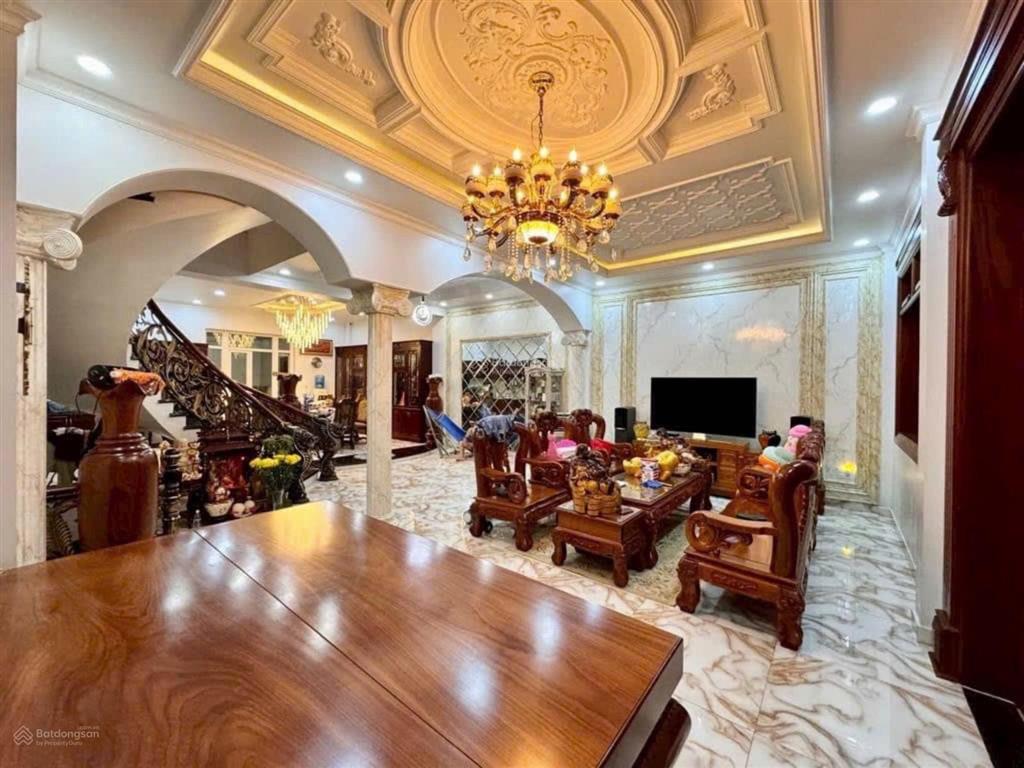 Bán căn biệt thự kdc 6b đại phúc green villas, dt 220m2 hầm trệt, 2 lầu áp mái sh, giá 33 tỷ tl