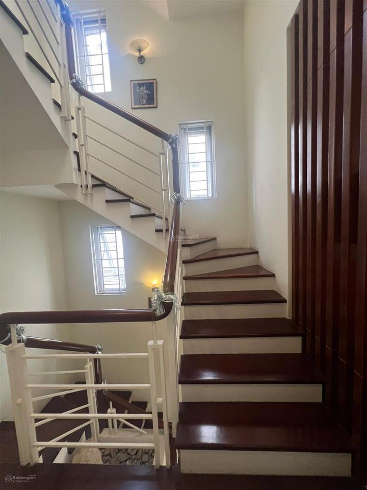 Bán biệt thự khu 6b intresco, vị trí đẹp gần công viên, hầm 2 lầu, nhà đẹp sổ hồng giá 30,5 tỷ