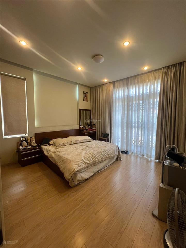 Bán biệt thự khu 6b intresco, vị trí đẹp gần công viên, hầm 2 lầu, nhà đẹp sổ hồng giá 30,5 tỷ