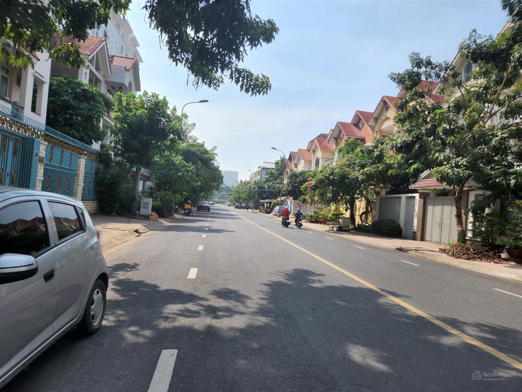 Chính chủ cần bán nhà kdc him lam 6a, nhà xây thoáng đẹp, an ninh giá chỉ còn 15,5 tỷ  0937 777 ***
