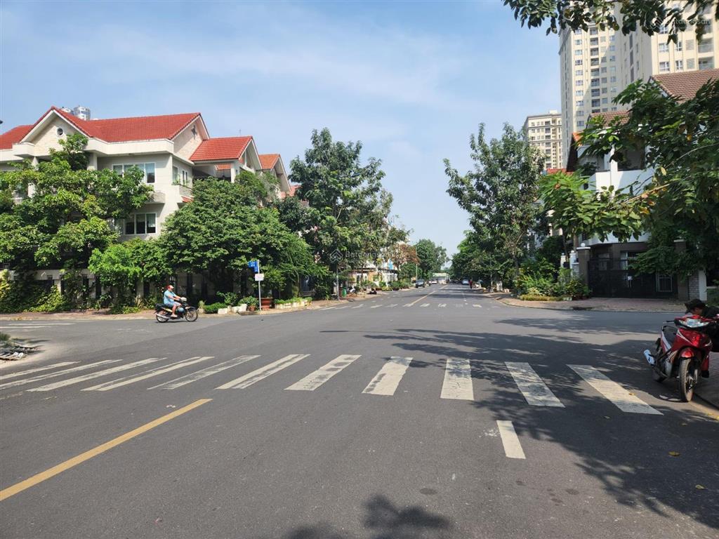 Chính chủ cần bán biệt thự đẹp, thoáng kdc him lam 6a, đường rộng 20m,giá 28 tỷ  a hiền 037777279