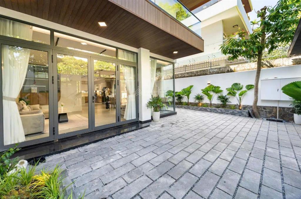 Cần bán biệt thự siêu đẹp,gần bờ sông,cv khu trung sơn,có thang máy,giá chỉ còn 35 tỷ. 0931 017 ***