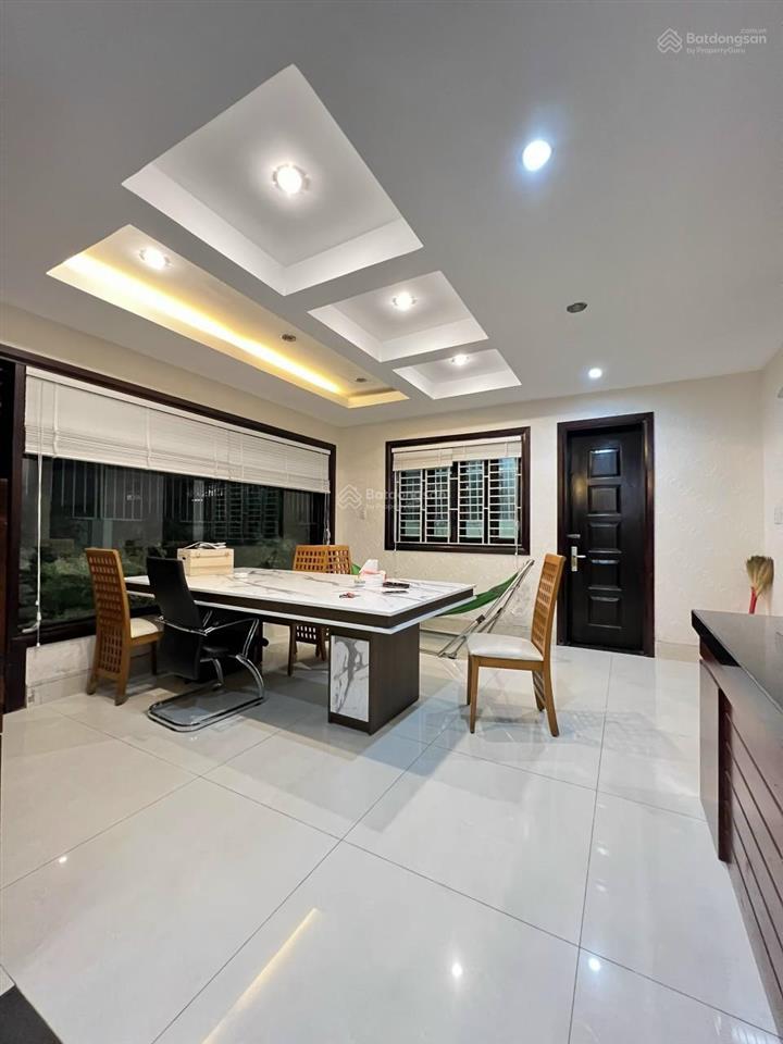 Bán biệt thự kdc sadeco ven sông, nhà mới đẹp, có thang máy giá 21,8 tỷ  a.hiền 0937 777 ***