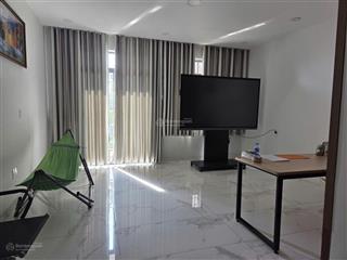 Chính chủ cần cho thuê nhà kdc him lam 6a, nhà mới đẹp, có thang máy giá 28tr/th  0931 017 ***