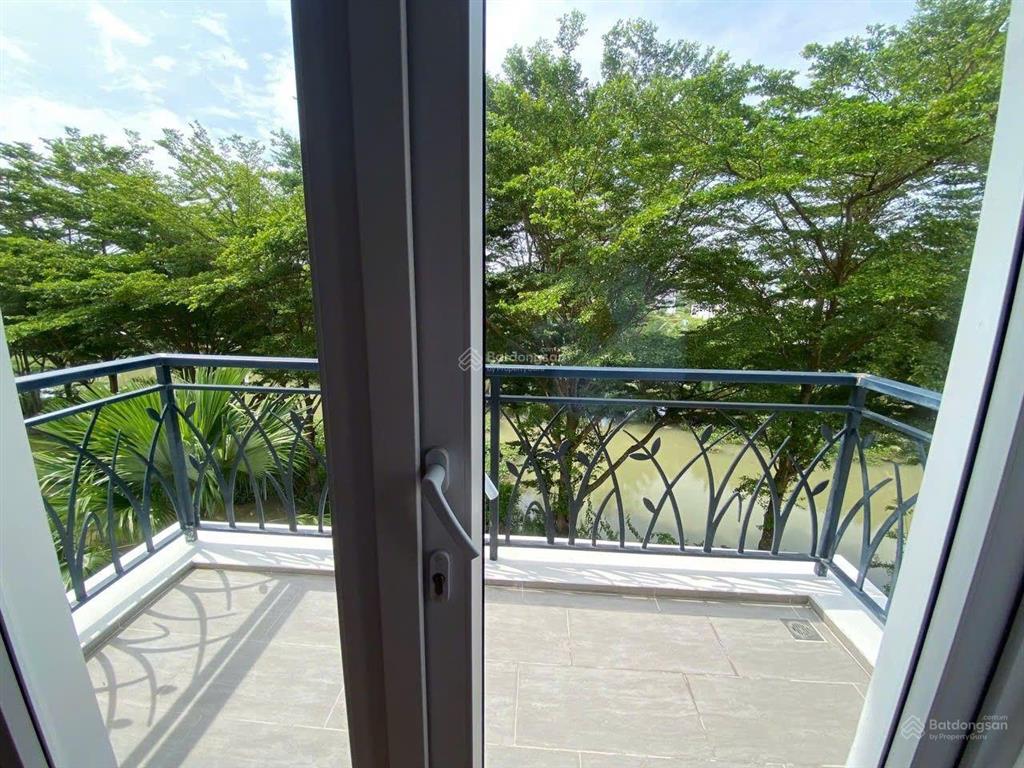 Cho thuê villa vị trí góc mảng xanh lớn 4pn 4wc full nt ở ngay hàng xóm văn minh, an ninh 24/7