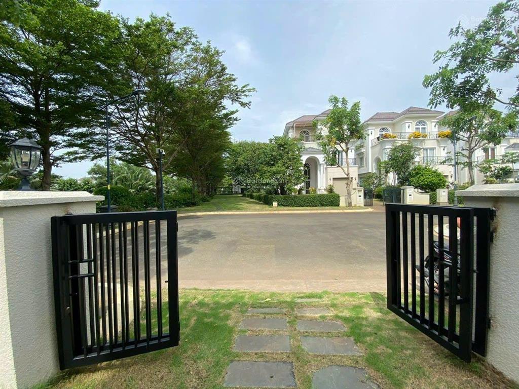 Cho thuê villa vị trí góc mảng xanh lớn 4pn 4wc full nt ở ngay hàng xóm văn minh, an ninh 24/7