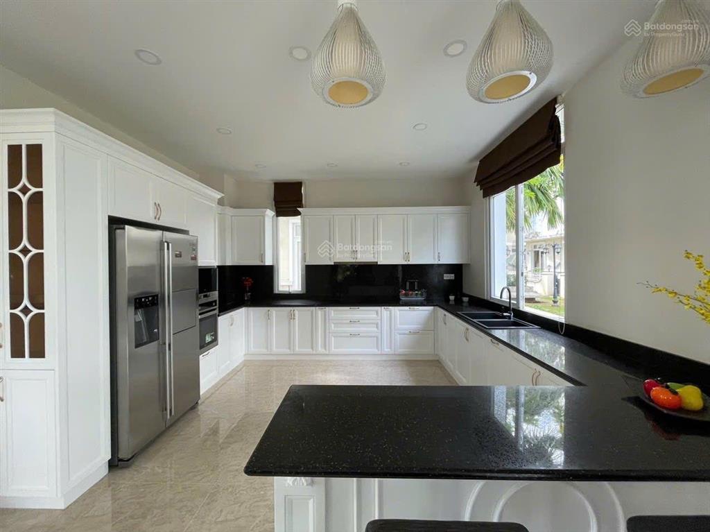 Cho thuê villa vị trí góc mảng xanh lớn 4pn 4wc full nt ở ngay hàng xóm văn minh, an ninh 24/7