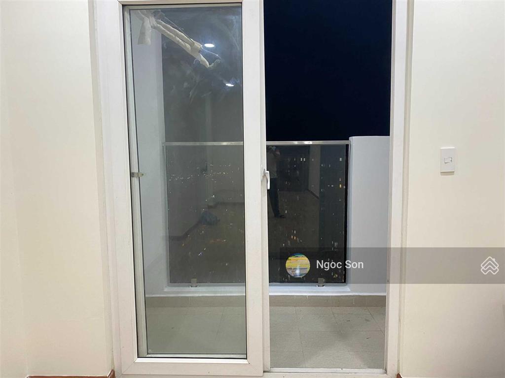 Cho thuê diamond riverside nhà cơ bản kèm 2 máy lạnh 8,5tr ở ngay.  0941 733 ***