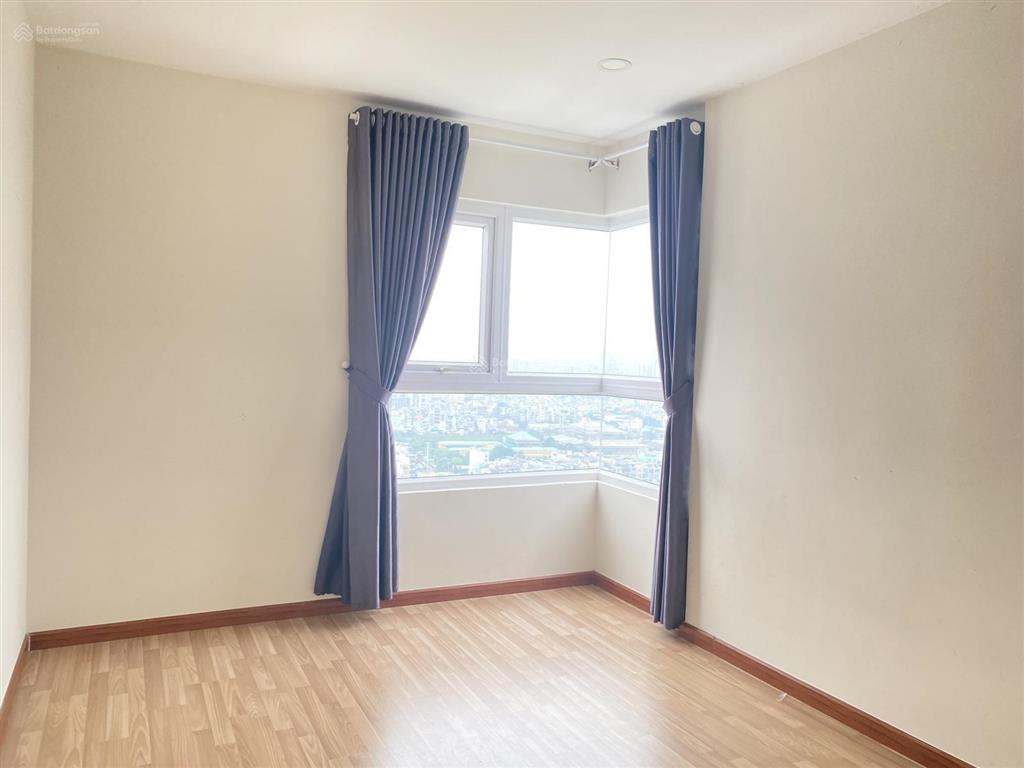 Cần bán diamond riverside lầu 10, hướng đông view toàn cảnh q1, giá 3,2 tỷ có thương lượng thêm.