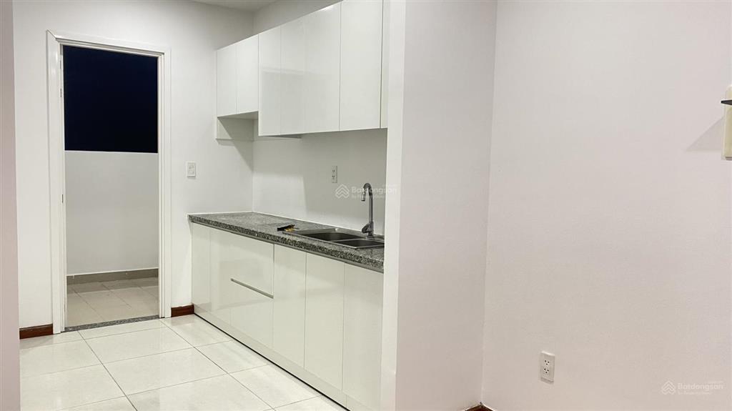Cần bán diamond riverside lầu 10, hướng đông view toàn cảnh q1, giá 3,2 tỷ có thương lượng thêm.