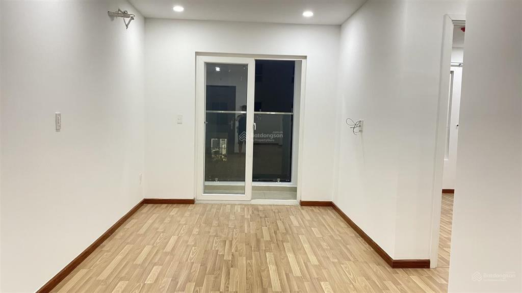 Cần bán diamond riverside lầu 10, hướng đông view toàn cảnh q1, giá 3,2 tỷ có thương lượng thêm.