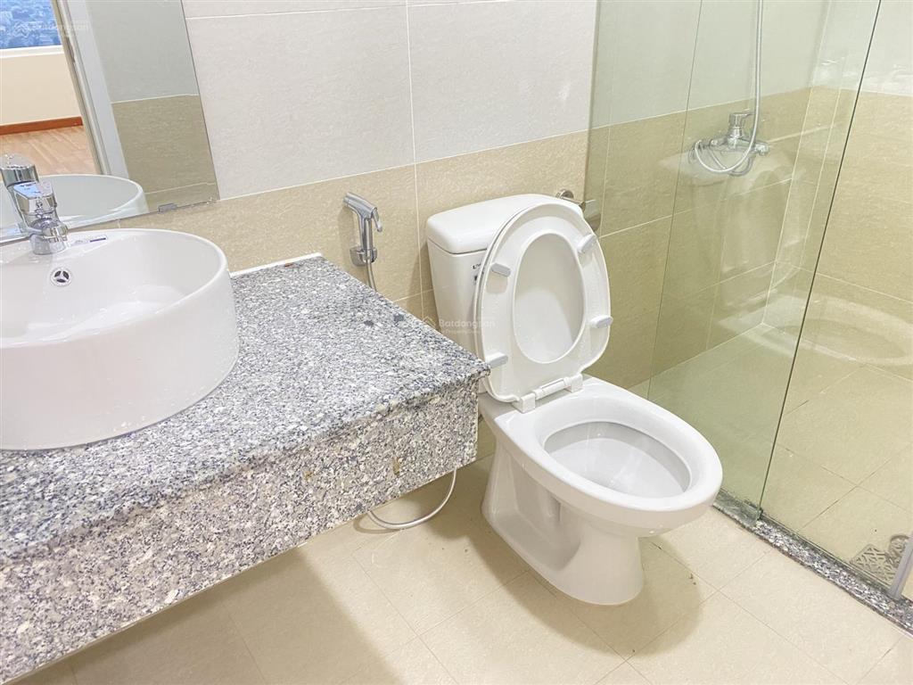 Cần bán diamond riverside lầu 10, hướng đông view toàn cảnh q1, giá 3,2 tỷ có thương lượng thêm.