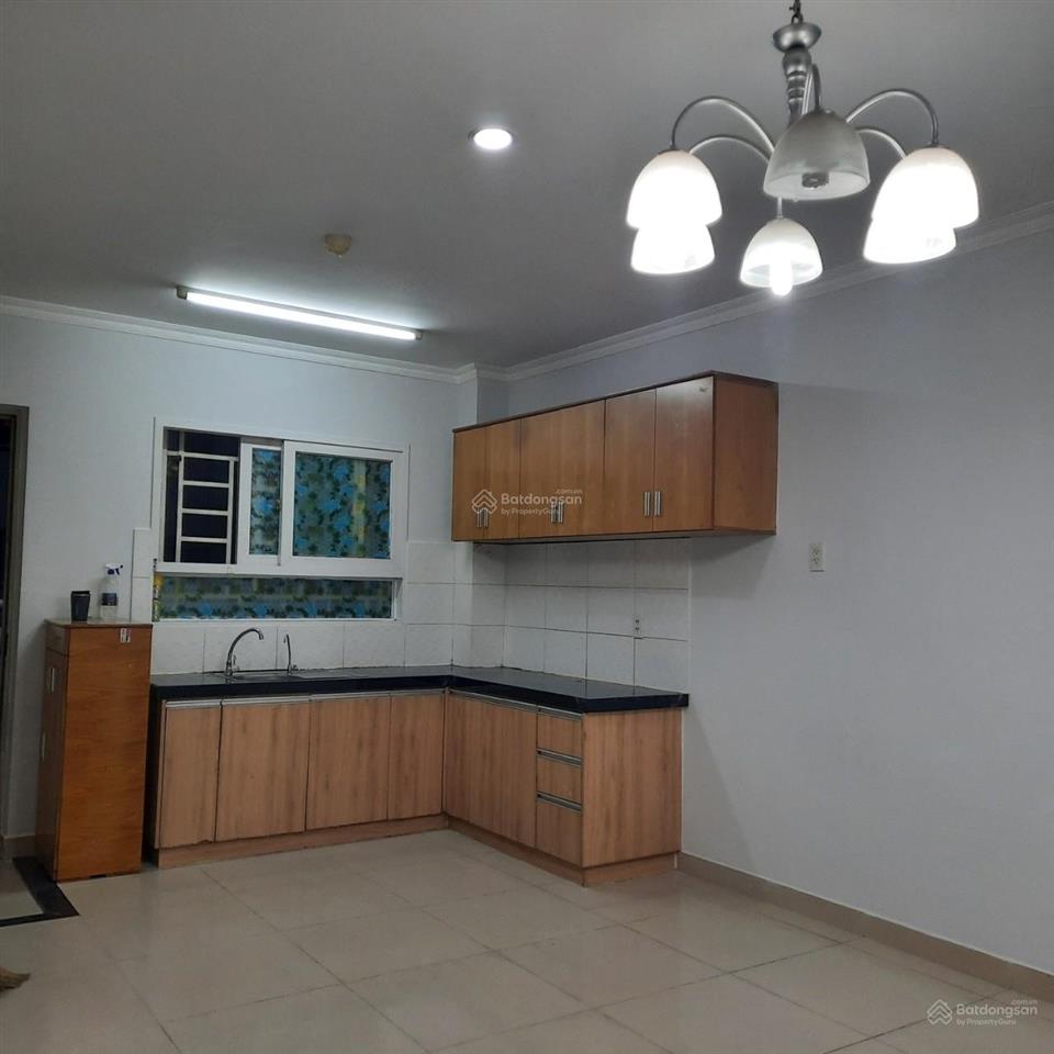 Cho thuê căn hộ 49m2 1pn1wc giá 5.5tr green town bình tân block a nhà trống