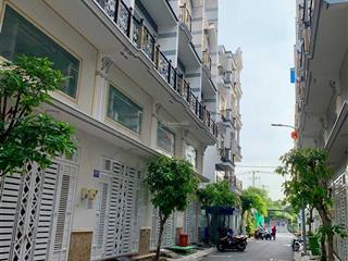 Kdc vip 1 lửng 3 lầu an dương vương gần võ văn kiệt hạ tầng âm có bảo vệ khuôn viên, shr hoàn công