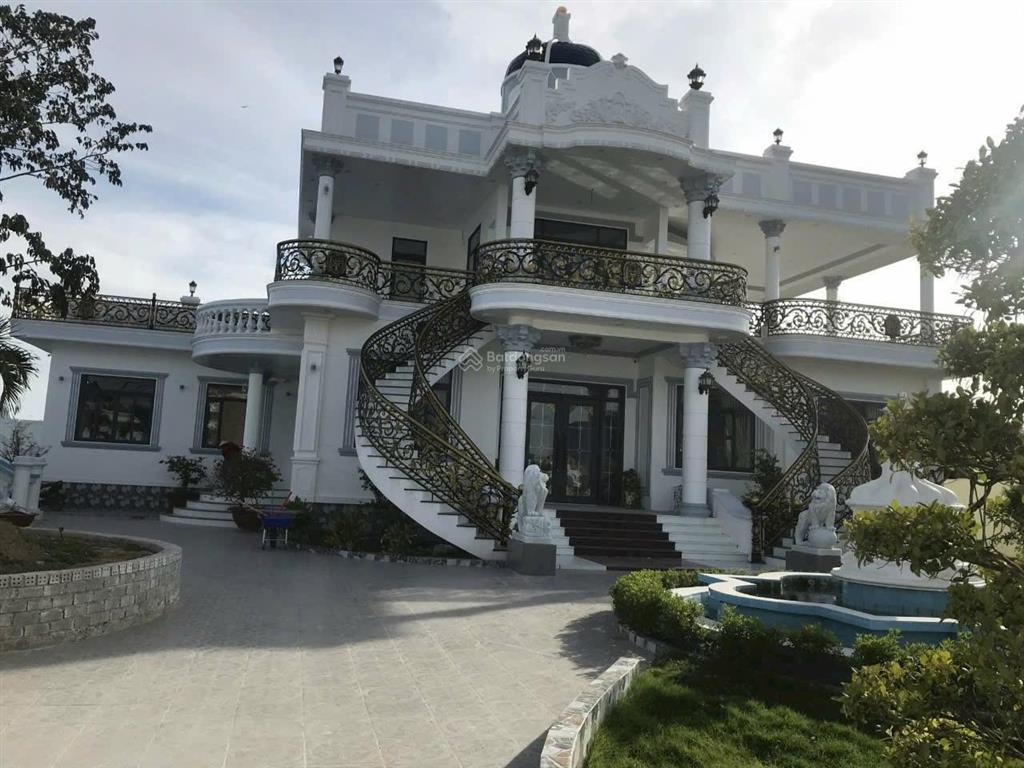 Biệt thự tại gò công, tiền giang, mt đường nhựa, 5pn, 6wc, sổ hồng. dt đất 4.740m2, 26,5 tỷ tl