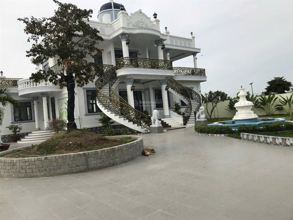 Biệt thự tại gò công, tiền giang, mt đường nhựa, 5pn, 6wc, sổ hồng. dt đất 4.740m2, 26,5 tỷ tl