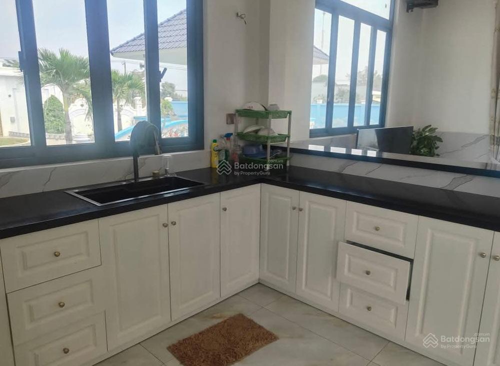 Biệt thự tại gò công, tiền giang, mt đường nhựa, 5pn, 6wc, sổ hồng. dt đất 4.740m2, 26,5 tỷ tl