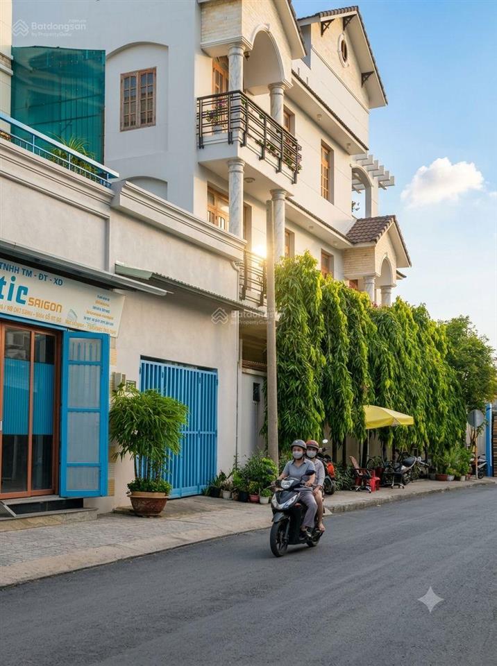 Bán biệt thự mặt tiền đường số 10 phường hiệp bình thủ đức. dt 242m2