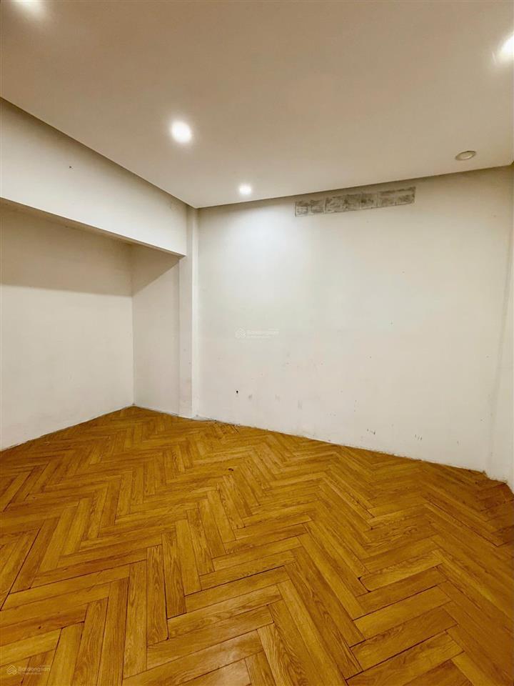 Cho thuê nhà mặt tiền đường căn góc phan văn trị, 4*15m, nở hậu 5m, trệt 2 lầu, 39 triệu / tháng