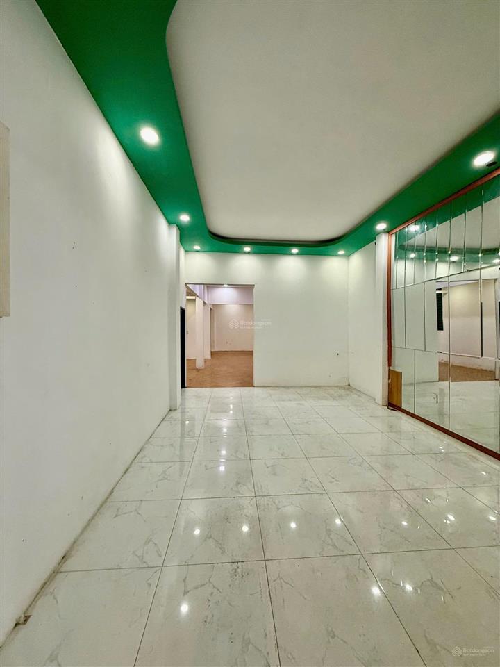 Cho thuê nhà mặt tiền đường căn góc phan văn trị, 4*15m, nở hậu 5m, trệt 2 lầu, 39 triệu / tháng