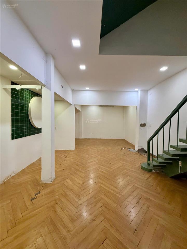 Cho thuê nhà mặt tiền đường căn góc phan văn trị, 4*15m, nở hậu 5m, trệt 2 lầu, 39 triệu / tháng