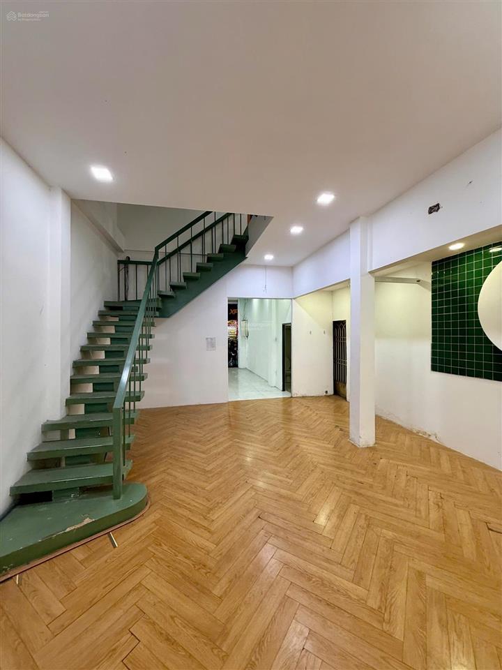 Cho thuê nhà mặt tiền đường căn góc phan văn trị, 4*15m, nở hậu 5m, trệt 2 lầu, 39 triệu / tháng