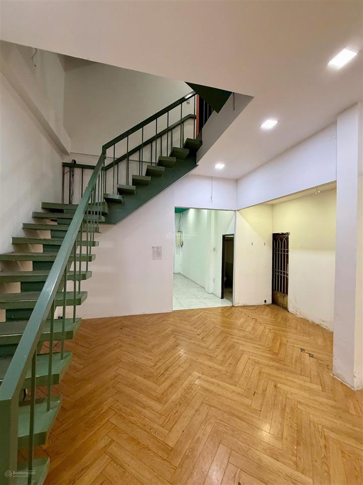 Cho thuê nhà mặt tiền đường căn góc phan văn trị, 4*15m, nở hậu 5m, trệt 2 lầu, 39 triệu / tháng