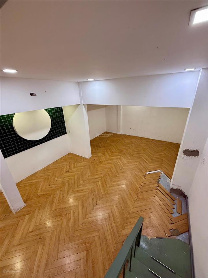 Cho thuê nhà mặt tiền đường căn góc phan văn trị, 4*15m, nở hậu 5m, trệt 2 lầu, 39 triệu / tháng