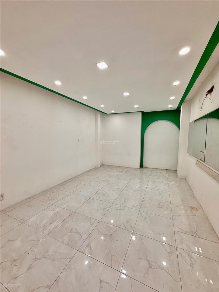 Cho thuê nhà mặt tiền đường căn góc phan văn trị, 4*15m, nở hậu 5m, trệt 2 lầu, 39 triệu / tháng