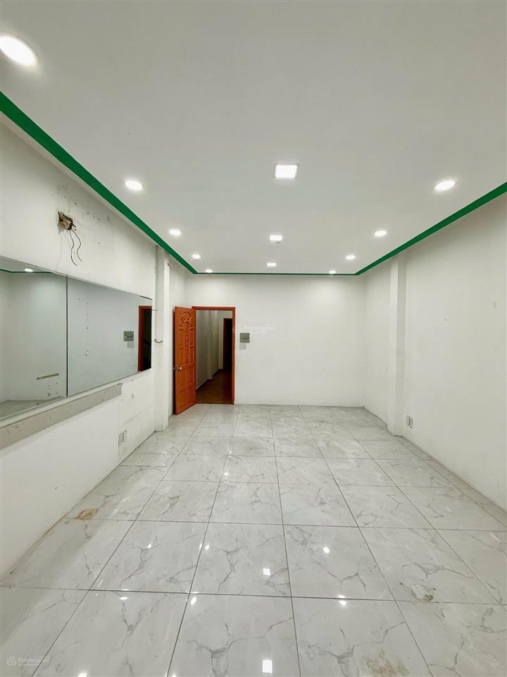 Cho thuê nhà mặt tiền đường căn góc phan văn trị, 4*15m, nở hậu 5m, trệt 2 lầu, 39 triệu / tháng