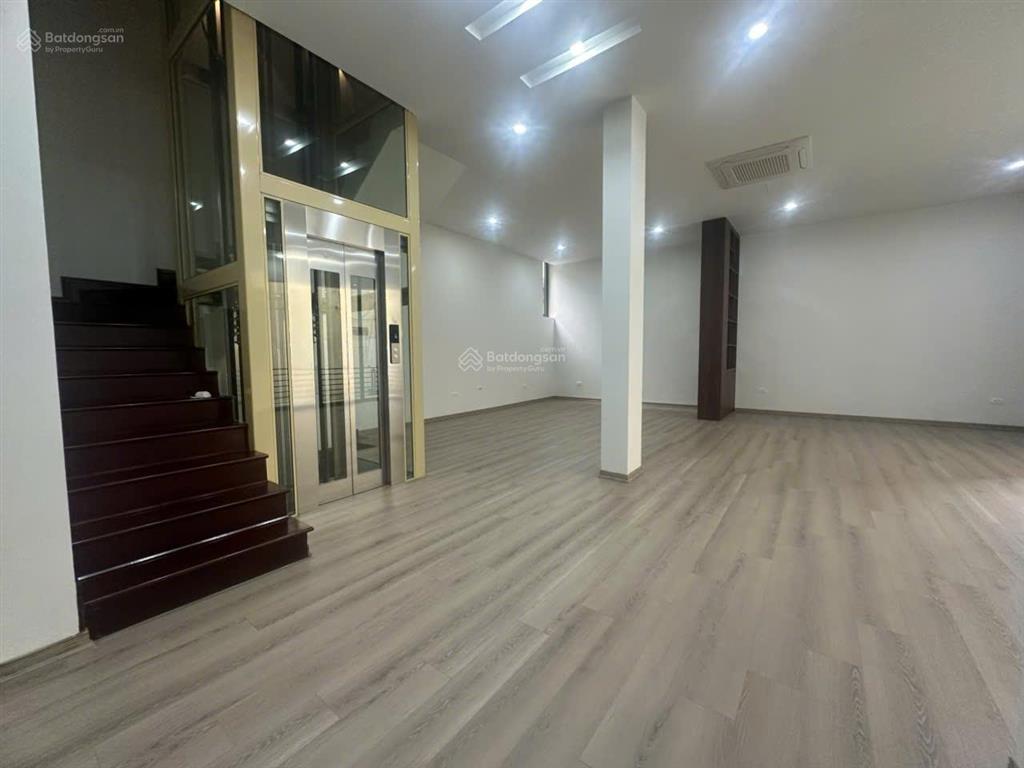 Hot. bán biệt thự cực vip khu nguyễn hoàng. xây 6 tầng, thang máy. tầng 1 để được 5 ô tô.
