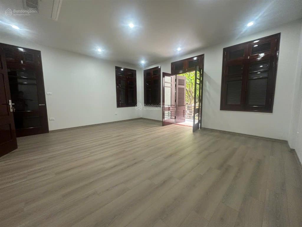 Hot. bán biệt thự cực vip khu nguyễn hoàng. xây 6 tầng, thang máy. tầng 1 để được 5 ô tô.