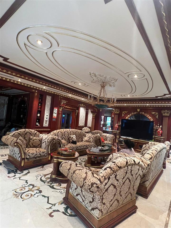 Biệt thự vip mặt vườn hoa kđt dịch vọng. dt 210m2, mt 15m. xây 4 tầng. đẹp lung linh