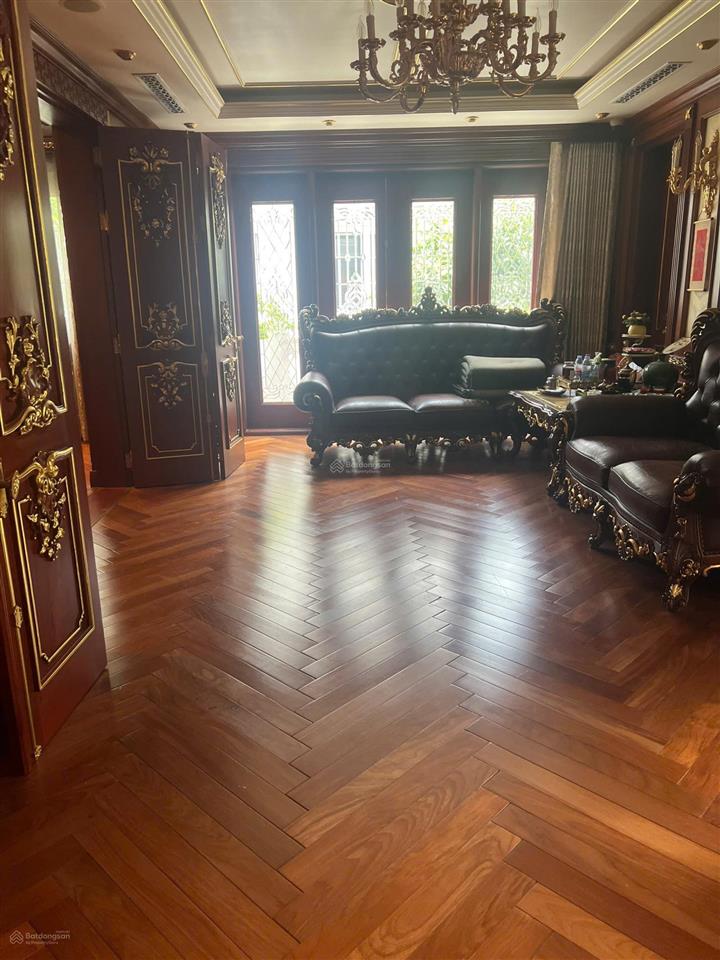 Biệt thự vip mặt vườn hoa kđt dịch vọng. dt 210m2, mt 15m. xây 4 tầng. đẹp lung linh