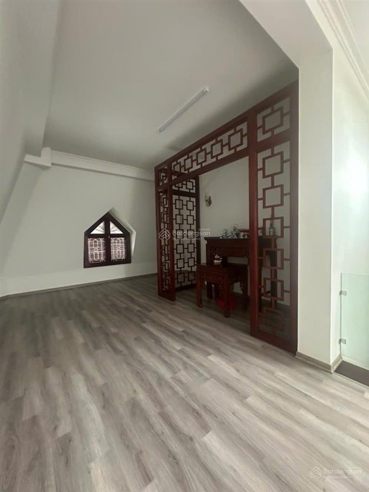 Hot. bán tòa nhà cực vip khu nguyễn hoàng. xây 6 tầng, thang máy. tầng 1 để được 5 ô tô.