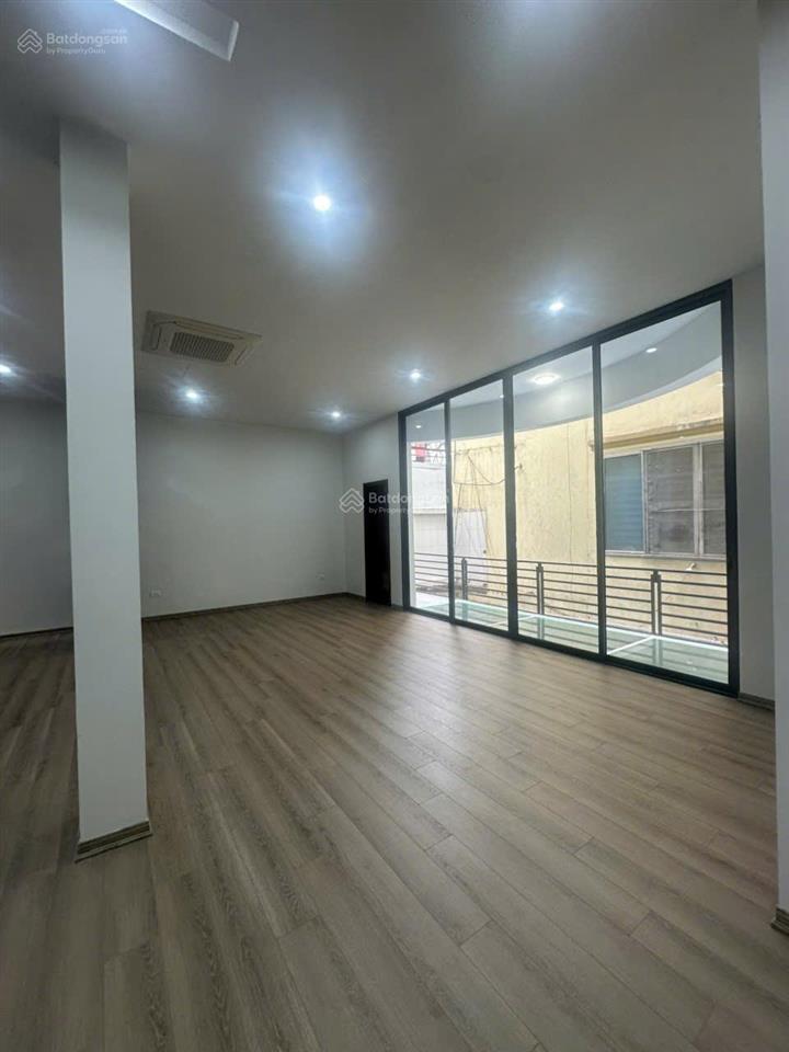 Hot. bán tòa nhà cực vip khu nguyễn hoàng. xây 6 tầng, thang máy. tầng 1 để được 5 ô tô.