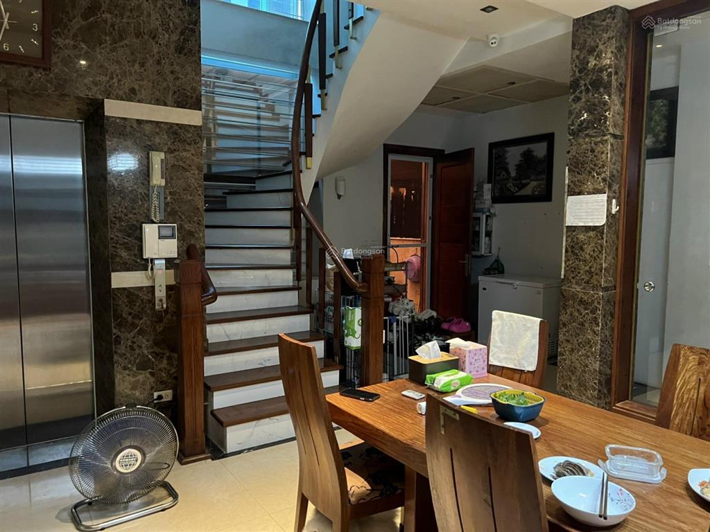 Cho thuê biệt thự kđt yên hòa, dt 160m2, xây 5 tầng + hầm, thang máy. nhà đẹp, đường rộng