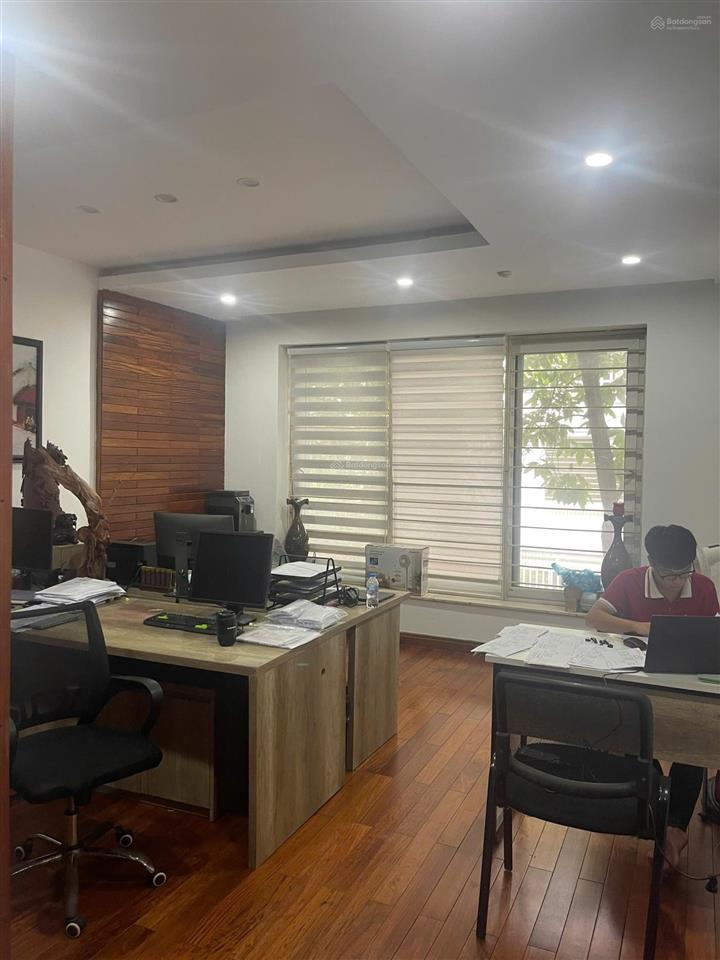 Cho thuê biệt thự kđt yên hòa, dt 160m2, xây 5 tầng + hầm, thang máy. nhà đẹp, đường rộng