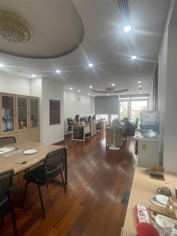 Cho thuê biệt thự kđt yên hòa, dt 160m2, xây 5 tầng + hầm, thang máy. nhà đẹp, đường rộng