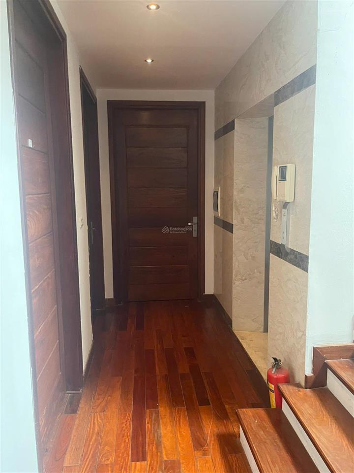 Cho thuê biệt thự kđt yên hòa, dt 160m2, xây 5 tầng + hầm, thang máy. nhà đẹp, đường rộng