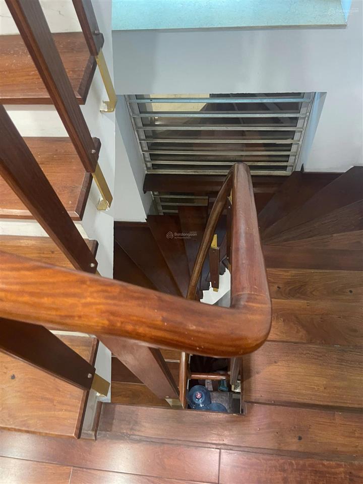 Cho thuê biệt thự kđt yên hòa, dt 160m2, xây 5 tầng + hầm, thang máy. nhà đẹp, đường rộng