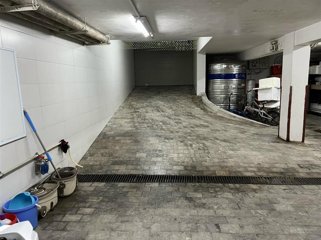 Cho thuê biệt thự kđt yên hòa, dt 160m2, xây 5 tầng + hầm, thang máy. nhà đẹp, đường rộng