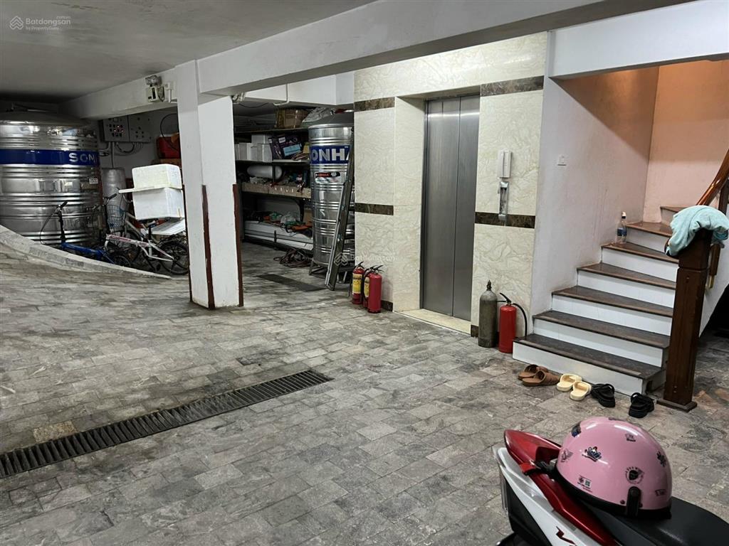 Cho thuê biệt thự kđt yên hòa, dt 160m2, xây 5 tầng + hầm, thang máy. nhà đẹp, đường rộng