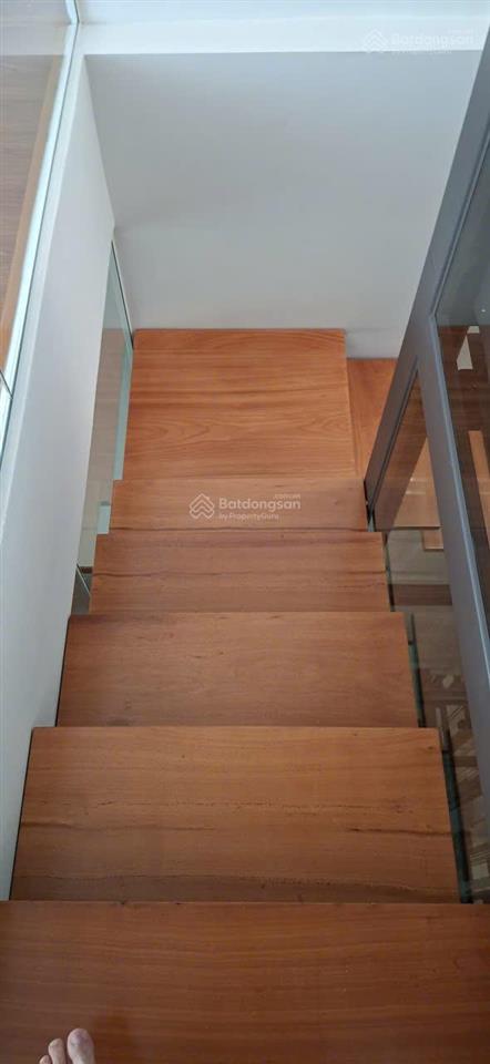 Cho thuê tòa nhà mặt phố trung kính. dt 90m2, xây 6 tầng. mt 5,2m. thông phòng, thang máy