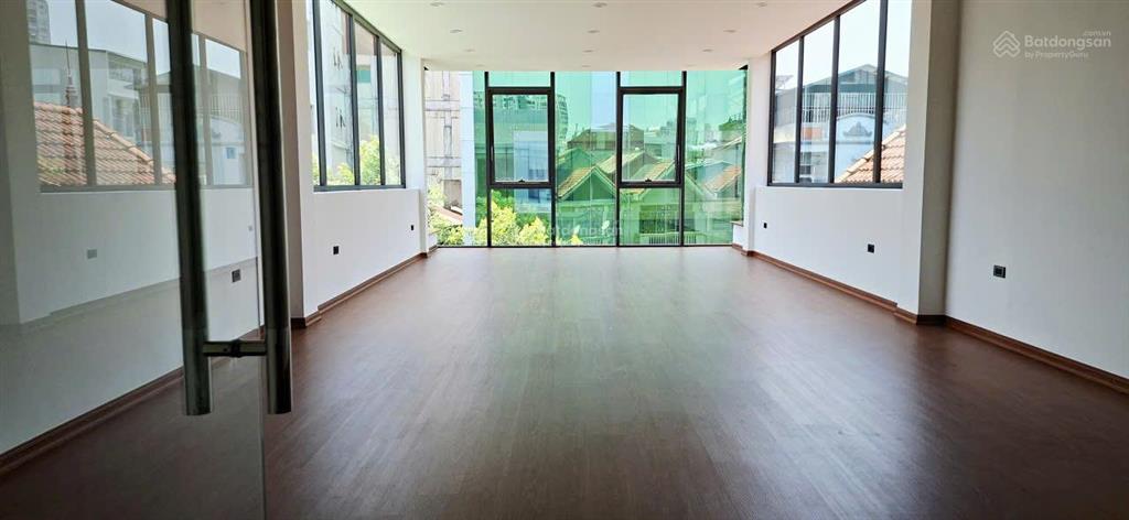 Cho thuê tòa nhà mặt phố trung kính. dt 90m2, xây 6 tầng. mt 5,2m. thông phòng, thang máy
